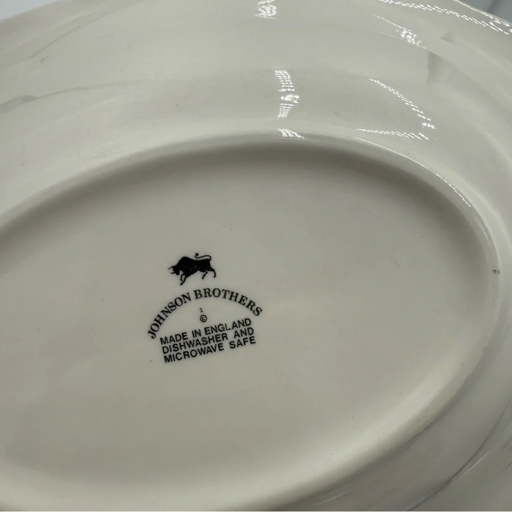 Johnson Brothers Heritage White Serving Bowl - 9.5 inches